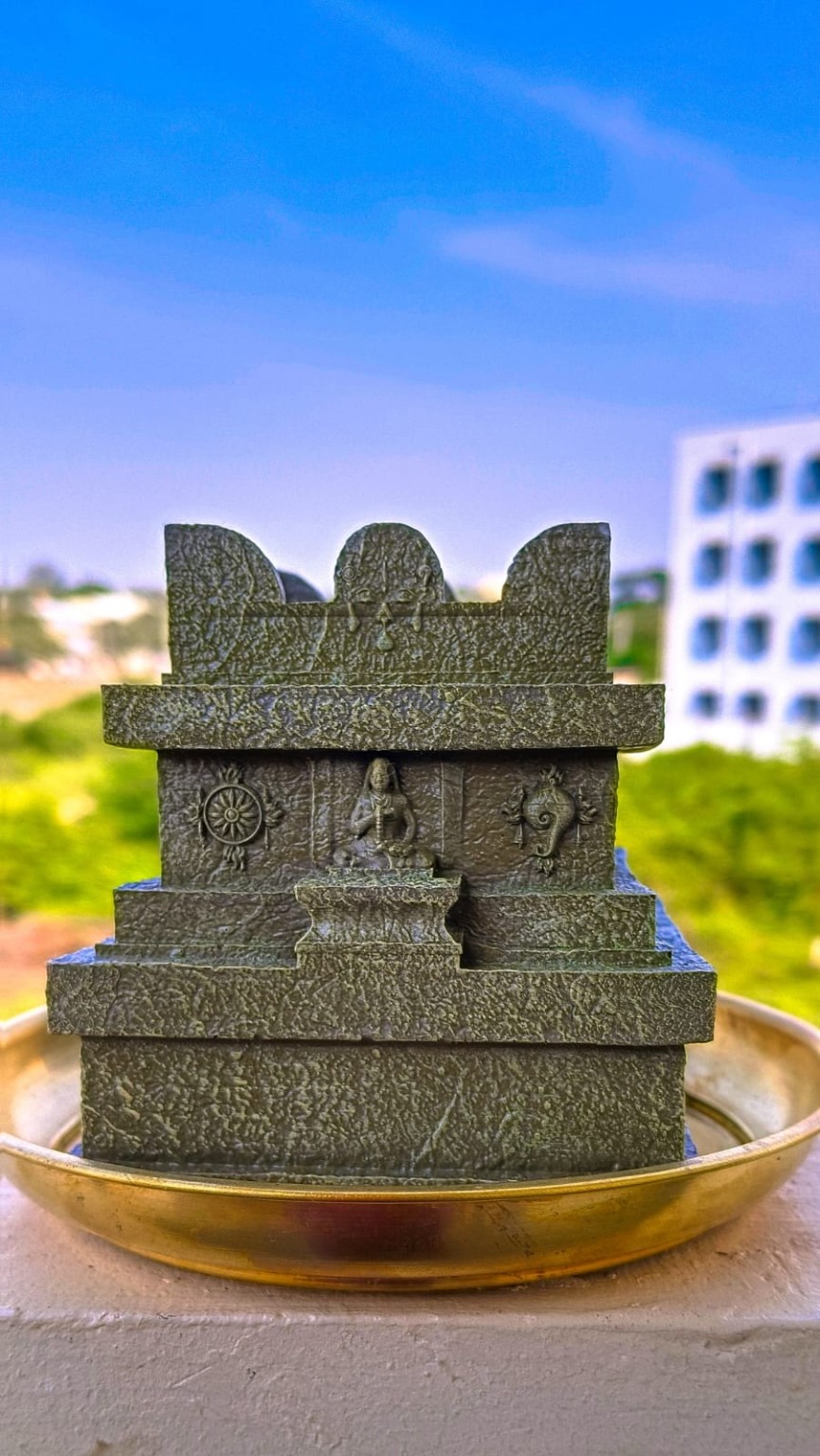 Shri Lakshminarayana Teertharu / Sri Sripadarajaru ( Moola Brundavana replica ) – 4 Inch